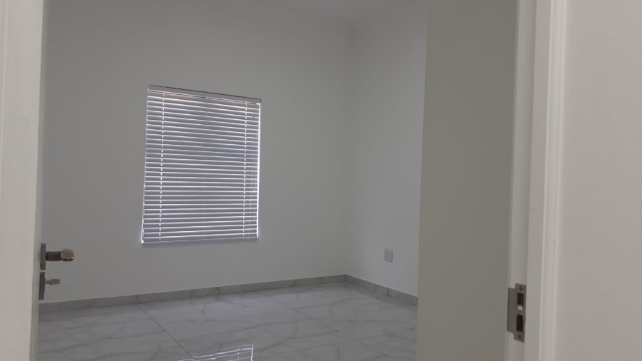 To Let 4 Bedroom Property for Rent in Laguna Sands Western Cape